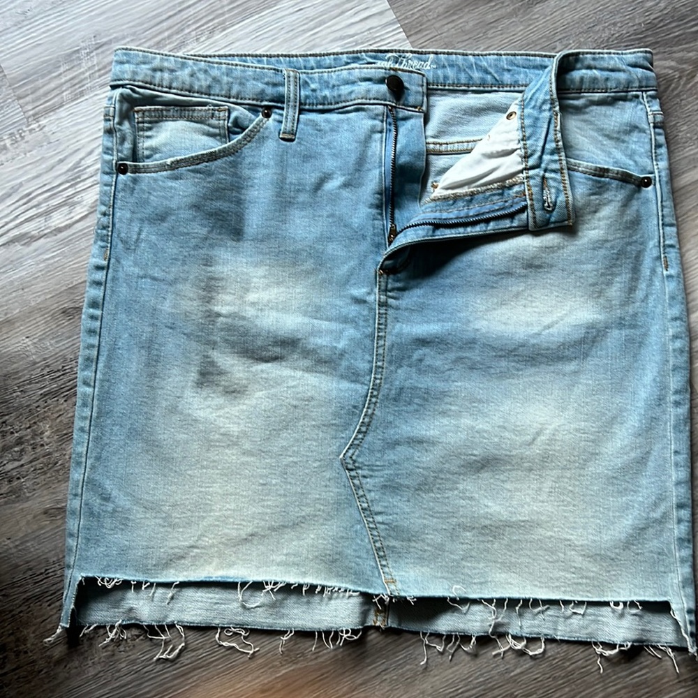 Universal thread size 16 miniskirt, brand new no tags